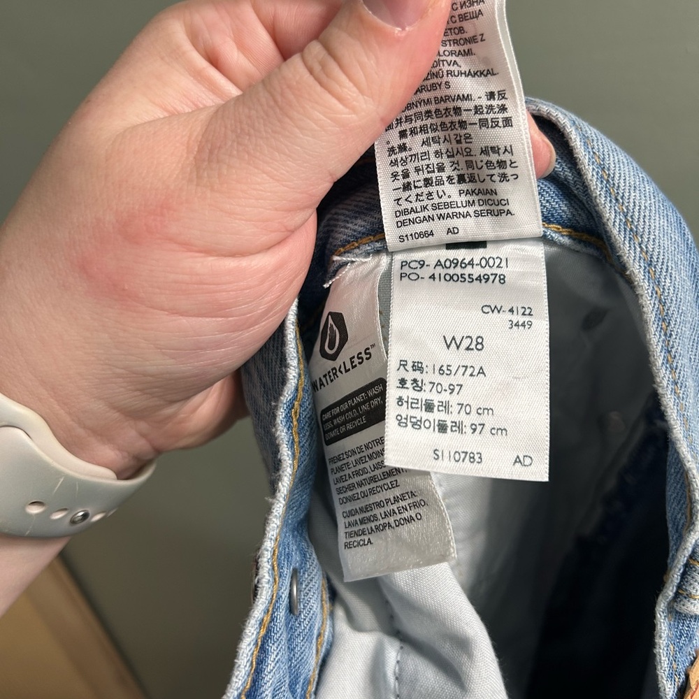 Levi’s low pro straight leg jeans distressed busted knee - Picture 6 of 8